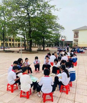 Học sinh toàn trường tham gia đọc sách