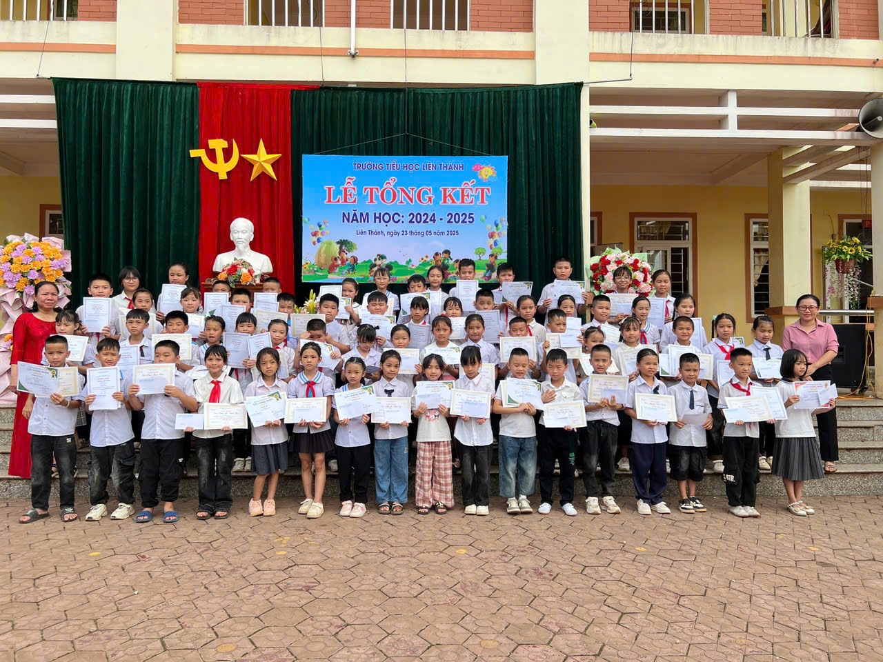 HS đạt học bổng họ Nguyễn Bá