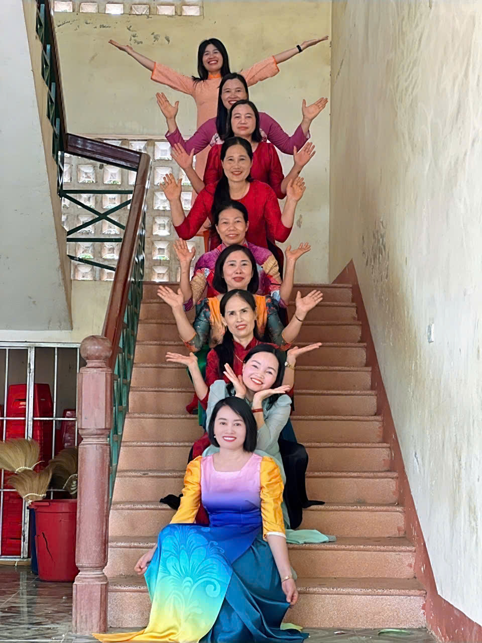 Các cô rạng rỡ trong lễ tổng kết năm học